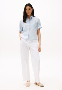 Tommy Hilfiger RELAXED SHIRT - Button-down blouse - breezy blue