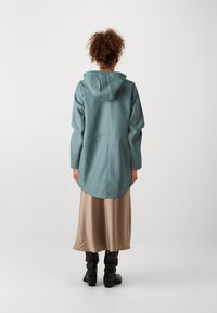 Vero Moda Tall VMMALOU COATED JACKET  - Vodootporna jakna - balsam green