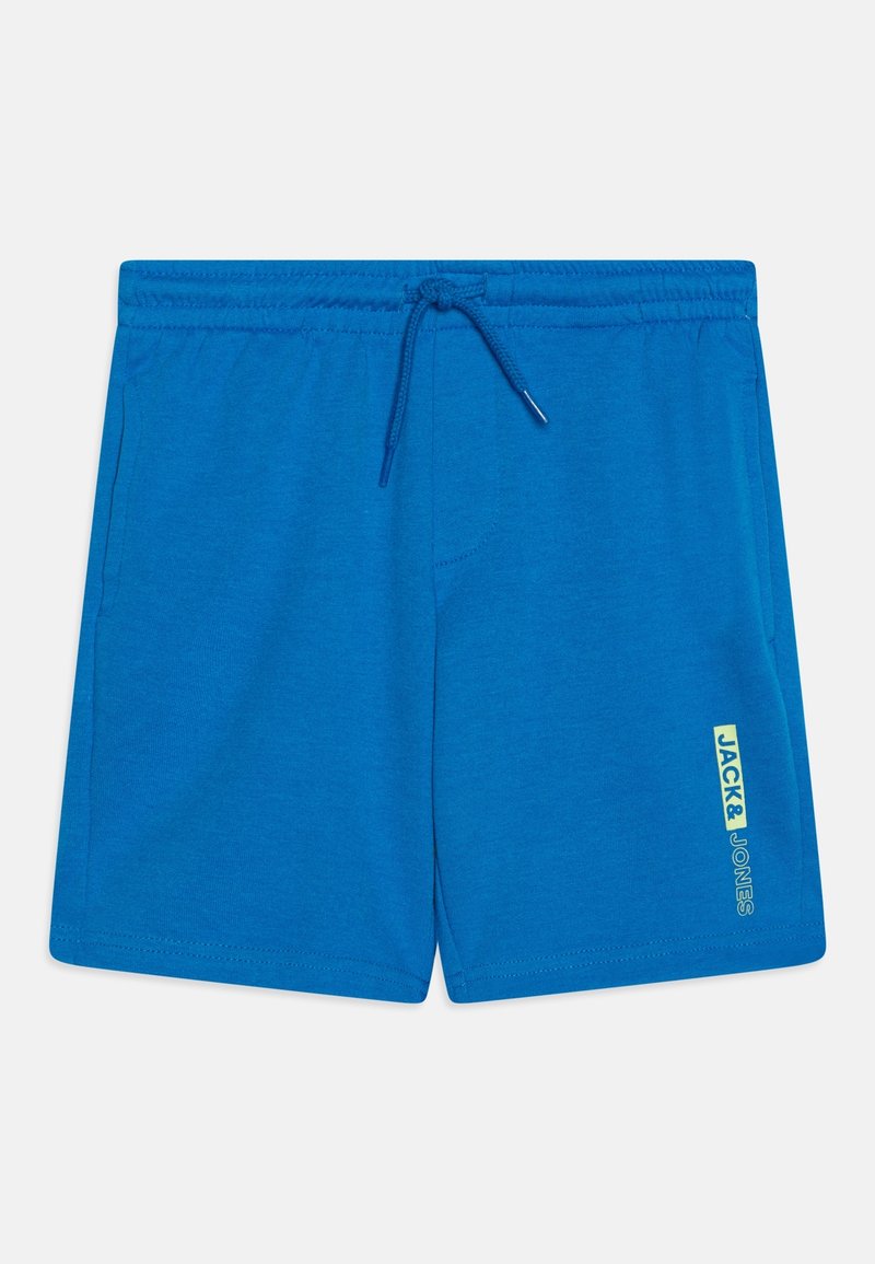 Shorts de bain bleus avec une taille élastique et un cordon de serrage. Présente un logo sur le côté et une texture de tissu lisse et léger.