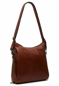 Sac à épaule en cuir marron avec une texture lisse, une forme semi-structurée, une bandoulière ajustable et des accents en métal.