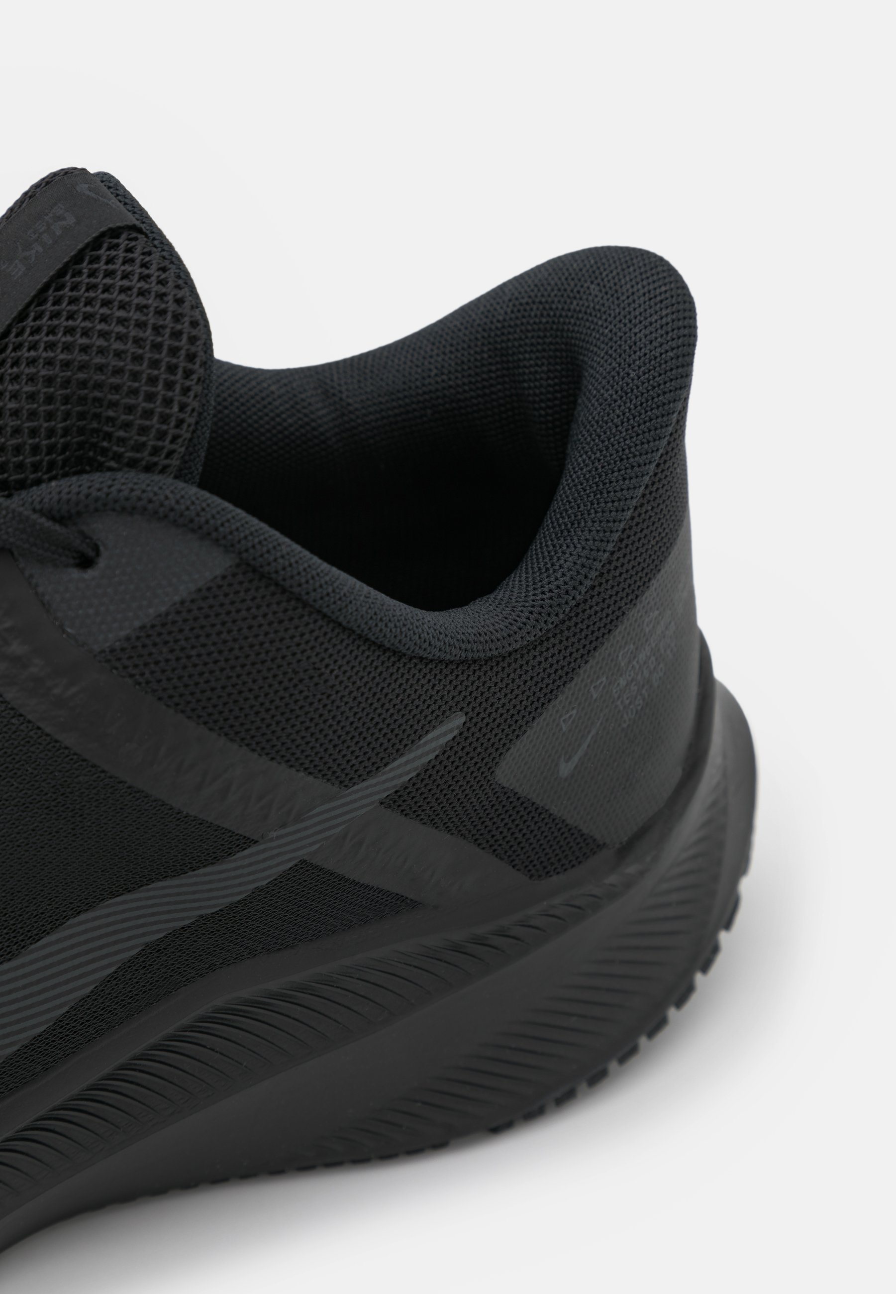 nike performance quest 4