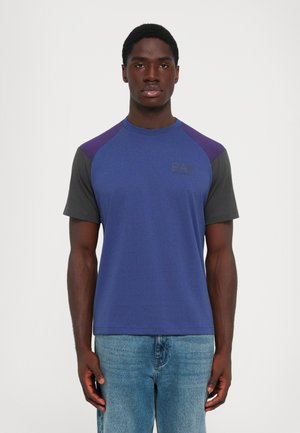 TRAIN ATHLETIC BLOCK TEE - Camiseta básica - blue