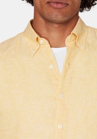 Oscar Jacobson REG FIT BD SIGNATURE - Skjorta - sunshine yellow
