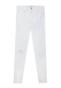 Jeans de mezclilla blanca con ajuste ajustado, que presentan detalles desgastados, dos bolsillos frontales y un cierre clásico de botón y cremallera.