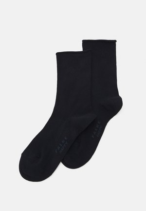 Mustad puuvillased sokid, millel on sile tekstuur, tugevdatud varba ja kannaosaga. Küljel on sinise värviga trükitud "FALKE" ja "HAPPY".