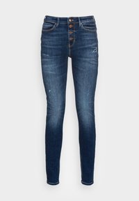 Jeans ajustados de tiro alto en denim azul oscuro. Presentan cinco botones en la cintura, detalles desgastados y una textura suave.