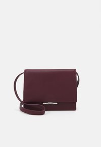 Calvin Klein LINEAR CROSSBODY - Pochette - oxblood