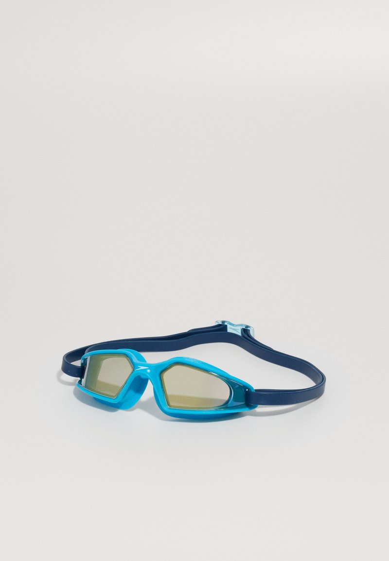 Lunettes de natation en bleu et marine ; lentilles angulaires avec un fini miroir ; cadre en silicone doux ; sangle réglable pour un ajustement sécurisé.