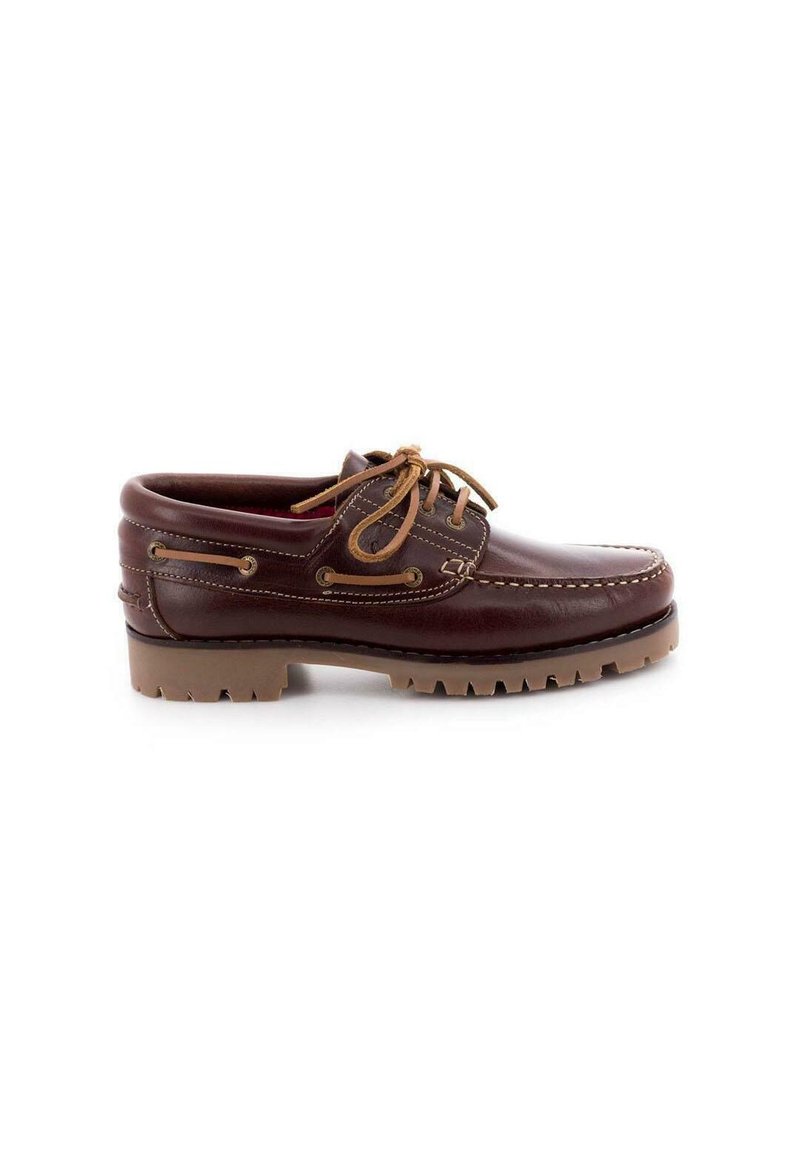Bateau en cuir marron avec une surface lisse, un design à lacets, des accents beiges et une semelle en caoutchouc robuste avec des crampons prononcés.