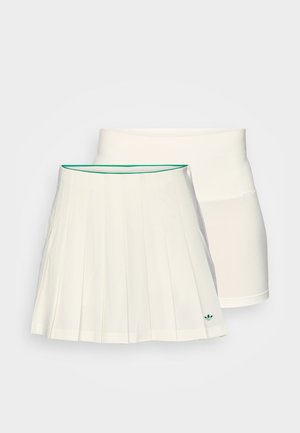 Valged lõhikuga tennisseelik rohelistes aktsentides, kihiliselt kandmise all ühtlane valge sisetükkidega lühike püks. Valmistatud kerge ja hingava materjaliga.