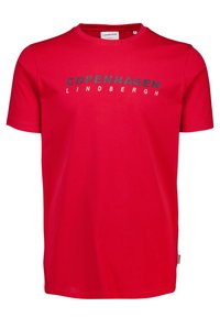 Camiseta de algodón roja con mangas cortas, que presenta las palabras "COPENHAGUE" y "LINDBERGH" en texto contrastante en negro y blanco a lo largo del frente.