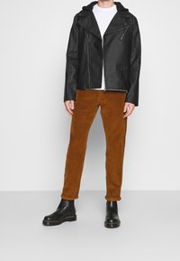 Nominal Veste en similicuir - black