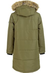 Olivgrön vadderad parka med huva i fuskpäls, långa ärmar och elastiska manschetter. Har en slät textur och knälång design.