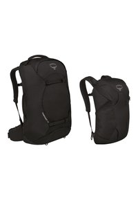 Zaino nero con spallacci imbottiti, fibbie laterali e dettagli in rete. Presenta scomparti con zip e un design ergonomico.