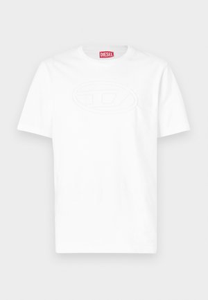 Valkoinen lyhythihainen, pyöreäkauluksinen t-paita, jossa kohokuvioitu ovaalilogo rinnassa ja punainen Diesel-brändilappu kauluksen sisäpuolella.