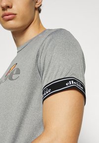 Ellesse ALENTE TEE - Apdrukāts T-krekls - grey marl