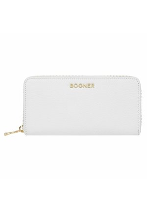 Portafoglio in pelle bianca con finitura testurizzata, chiusura con zip e logo dorato "BOGNER" sul fronte. Design rettangolare semplice.