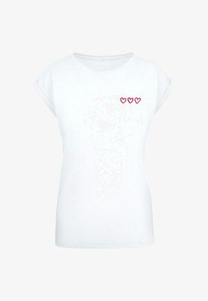 Biała koszulka z podwiniętymi rękawami, okrągłym dekoltem i trzema małymi czerwonymi sercami wyhaftowanymi z przodu. Bawełniany materiał, luźny krój.