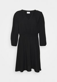 Svart klänning med V-ringning, rynkad midja och trekvarts ärmar med puff. Tillverkad av mjukt material, med en ledig A-linjeformad silhuett.