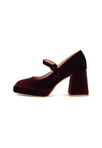 Samt-burgunderfarbene Mary Jane Schuhe mit runder Spitze, Knöchelriemen mit Knopfdetail, dickem Blockabsatz und cremefarbener Sohle.