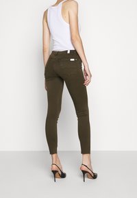 7 for all mankind Vaqueros pitillo - olive