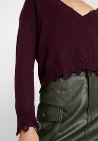 Honey Punch Stickad tröja - purple