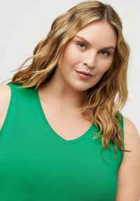 Ulla Popken ÄRMELLOS - Top - green