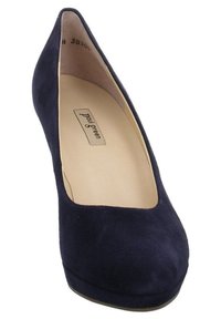 Chaussure à talon compensé bas en daim bleu marine pour femme avec intérieur beige et bout arrondi.