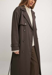 NA-KD Trenčkot - brown