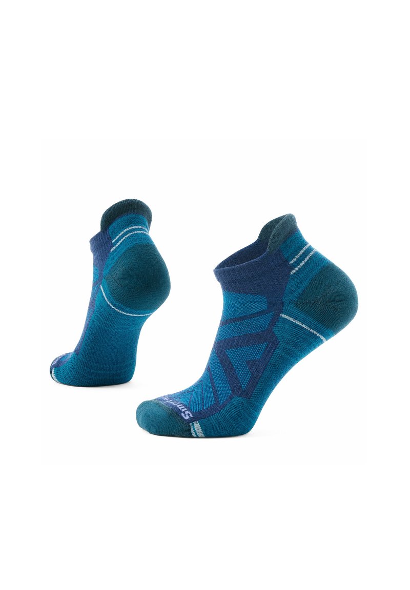 Ankle socks in blue tones featuring a geometric pattern, soft texture, and reinforced heel and toe for durability.