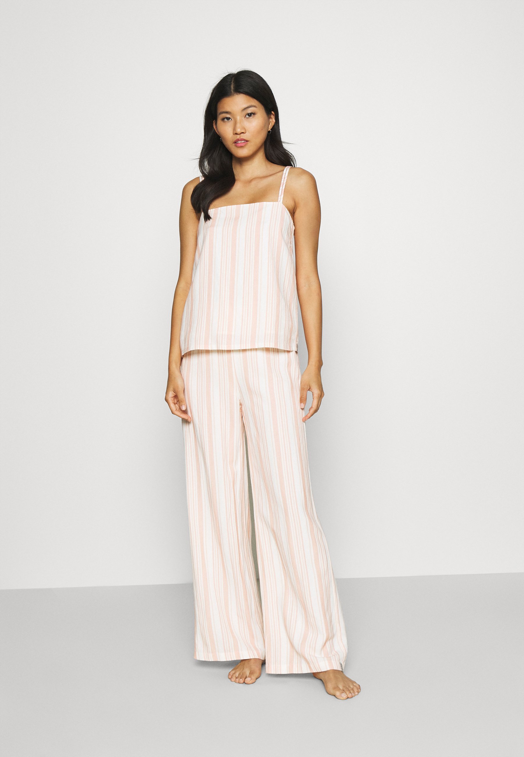 Rhythm MONTANNA EASY WEAR - Complementos de playa - white/blanco -  Zalando.es