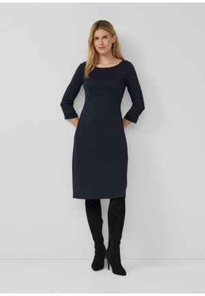 - Sukienka z dżerseju