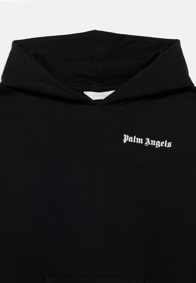 Sudadera con capucha negra con la capucha doblada hacia adentro y el texto del logo "Palm Angels" en blanco en la parte superior izquierda del pecho.