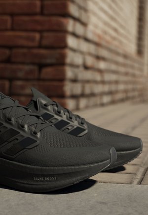 Laufschuh Straße - black