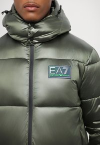 EA7 Emporio Armani GIUBBOTTO - Zimska jakna - beetle