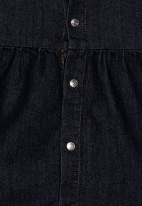 Calvin Klein Jeans DRESS - Farkkumekko - clean rinse blue