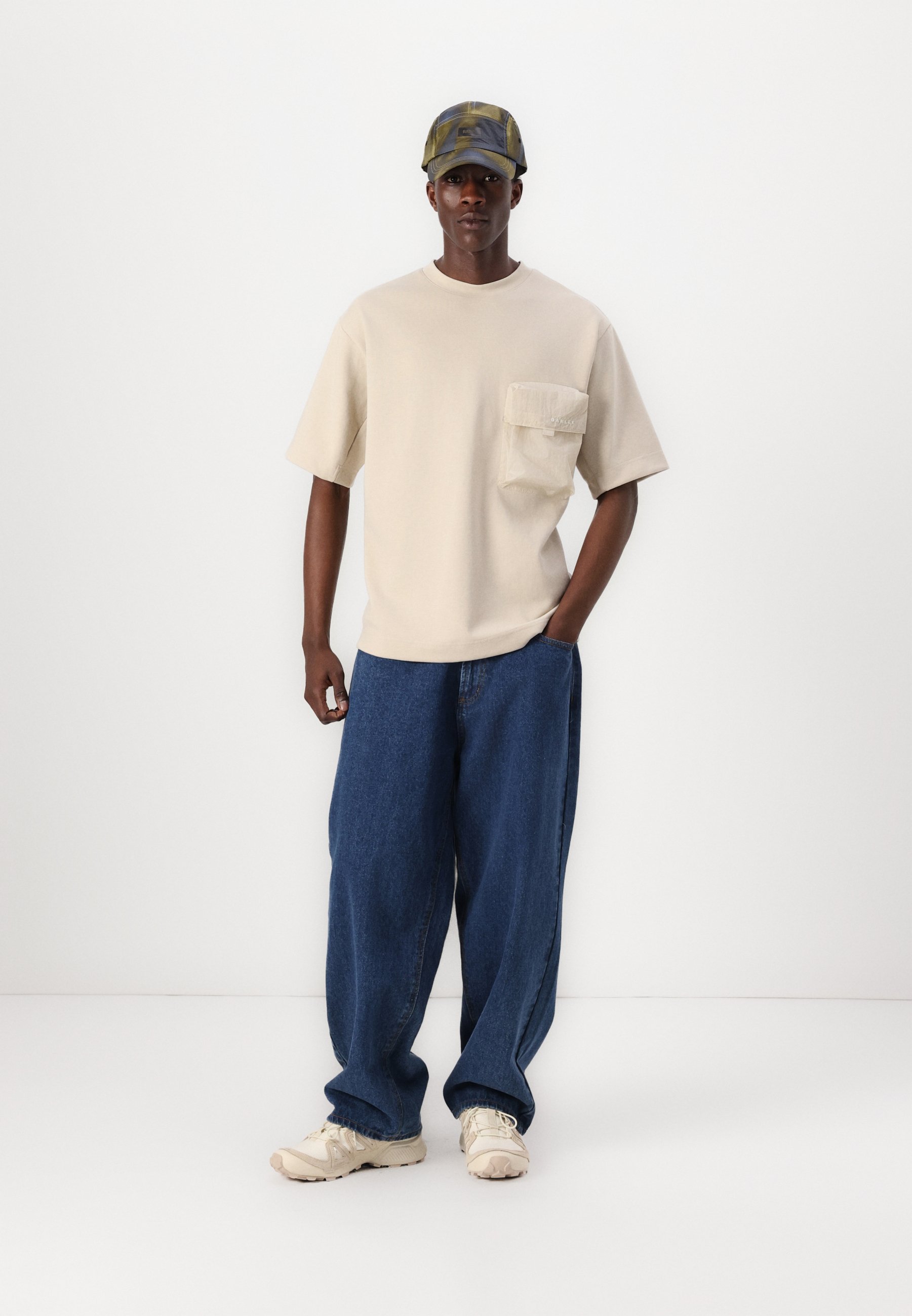 Oakley RESERVE POCKET TEE - Basic T-shirt - mist/beige - Zalando.co.uk