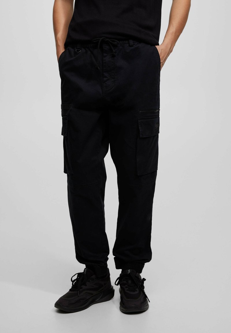 PULL&BEAR JOGGERS Cargobyxor mottled black/svartmelerad Zalando.se