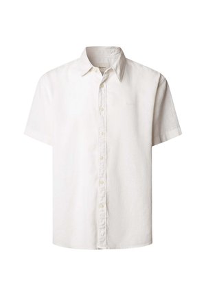 Valge lühikeste varrukatega nööpidega särk, millel on terav krae ja nähtav õmblus esiääres.