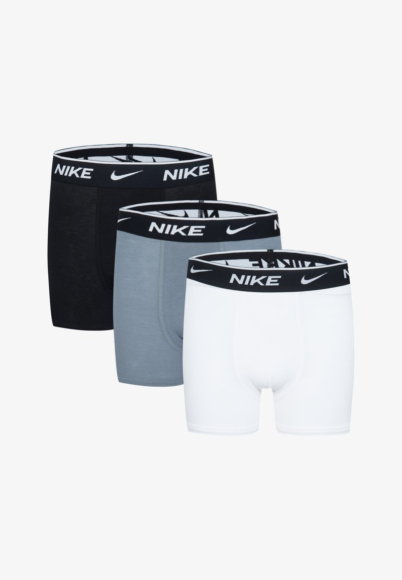 Pacote multi de boxers Nike em preto, cinza e branco. Apresenta uma cintura elástica preta com o logótipo "Nike" em branco. Tecido suave e elástico.