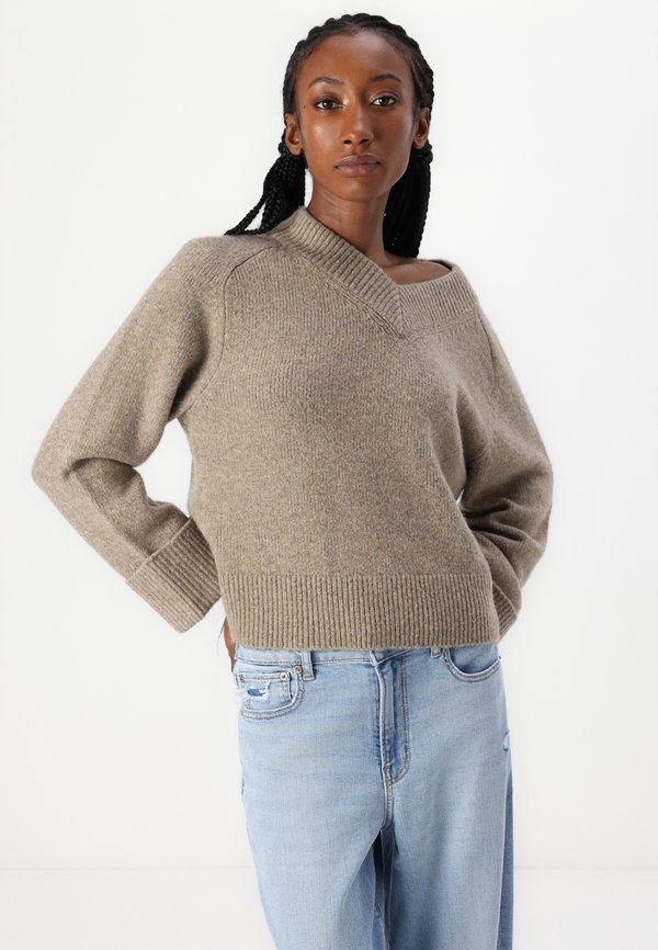 Easy V-Neck Sweater - Jumper - fungi4