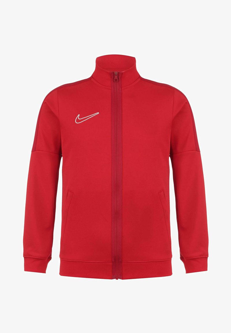 Rote Reißverschlussjacke aus Polyester. Verfügt über einen hohen Kragen, Seitentaschen und ein weißes Nike-Logo auf der oberen linken Brust.
