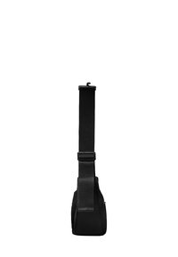 Borsa a spalla in tessuto nero dotata di una lunga tracolla regolabile, una tasca laterale con zip e un design minimalista e snello.