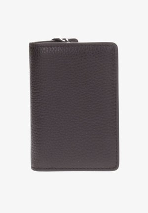 Portafoglio in pelle marrone scuro con superficie texture, forma rettangolare e chiusura zip nella parte superiore. Non presenta modelli o accentuazioni visibili.