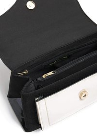 River Island Skuldertasker - black