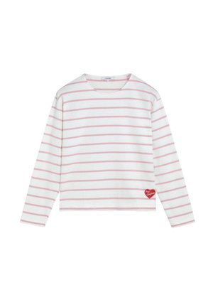 Camisa blanca de manga larga con rayas horizontales rosas y un pequeño parche en forma de corazón rojo cerca del dobladillo en el lado derecho.