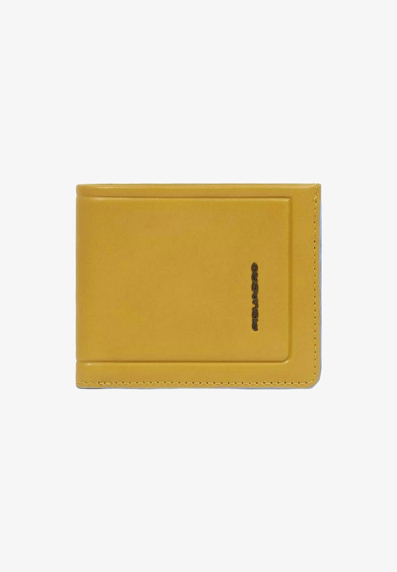 Portafoglio in pelle gialla con una texture liscia, forma rettangolare, tasca frontale e logo in rilievo. Bordi puliti e design minimalista.