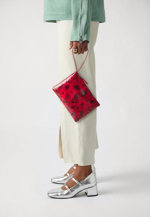 PLAY POUCH  - Clutch - red roses