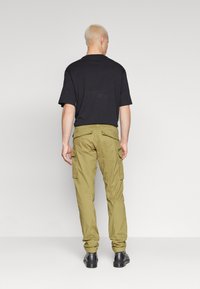 Replay JOE PANTS - Reisitaskuhousut - khaki