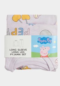 Pyjamaset med lång ärm och lång ben i ljuslila, med Peppa Pig och färgglada designer som blommor och hjärtan. Inkluderar förpackningsinformation.